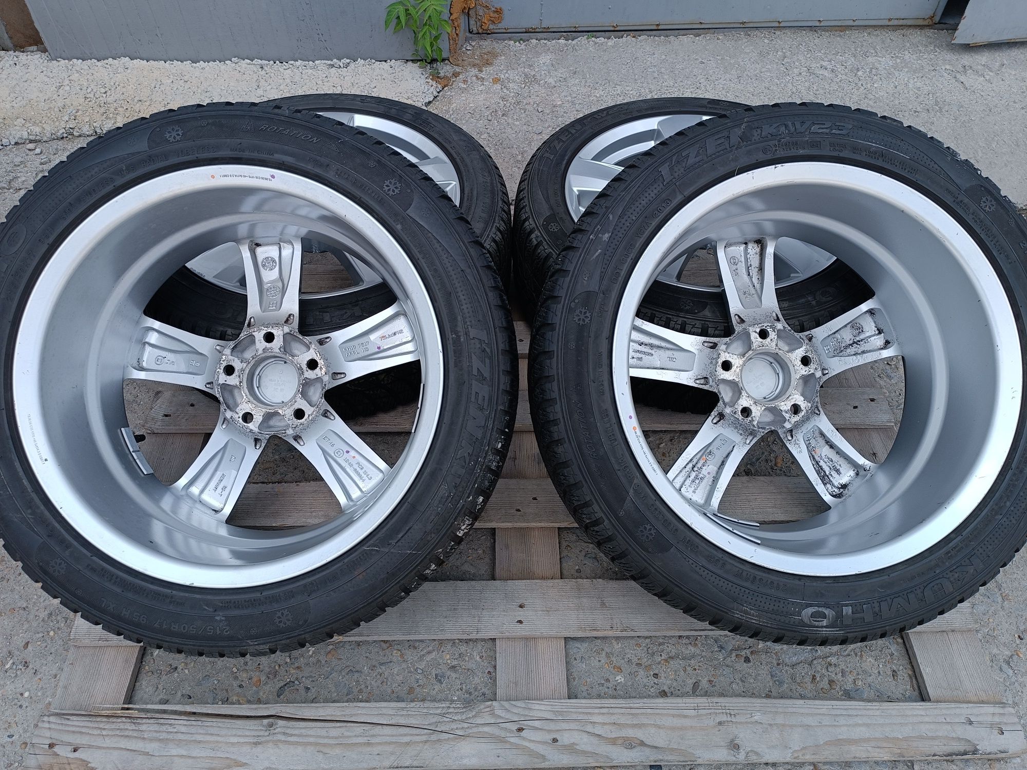 Лети джанти 17ки 5х114.3 Hyundai + зимни гуми 215/50/17 Kumho