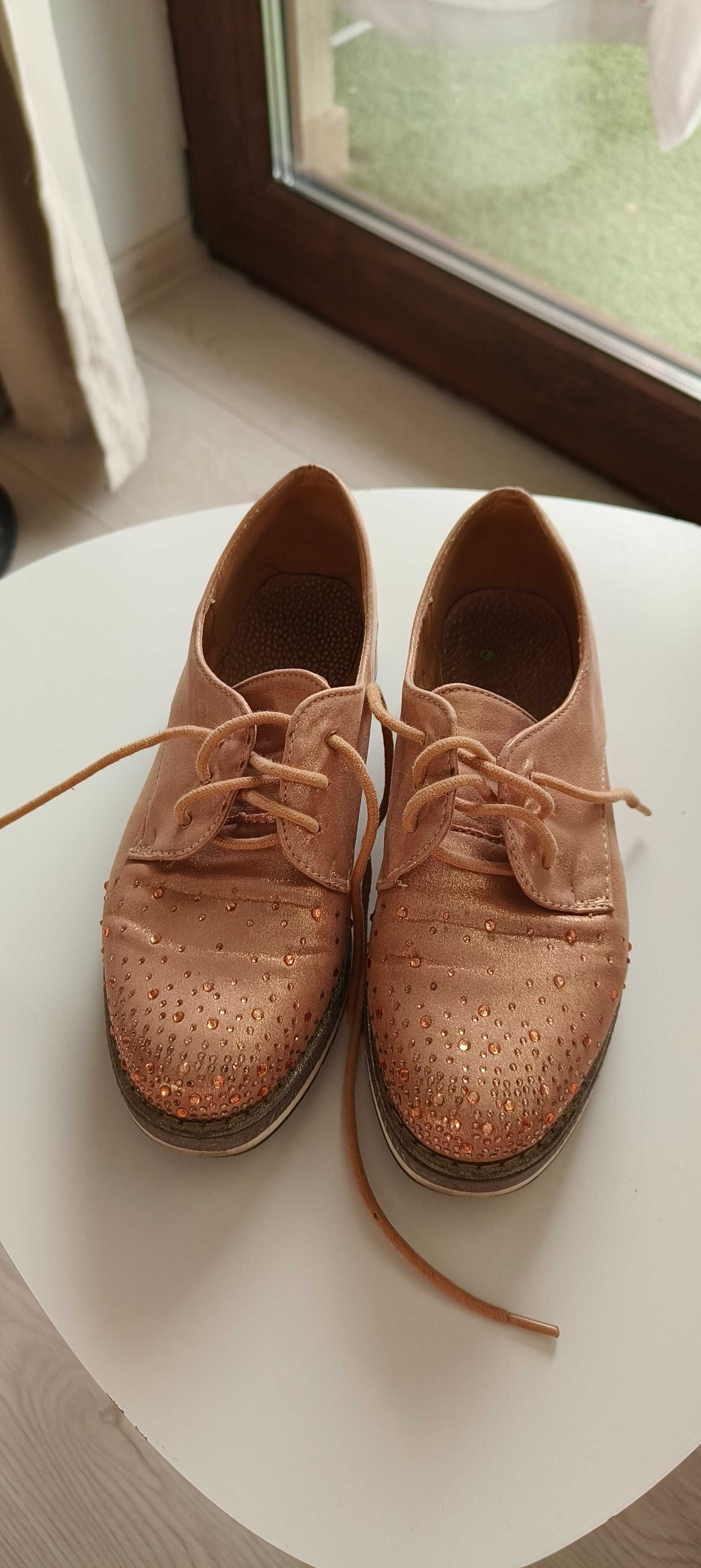 Pantofi cu talpa joasa roz pudra mărimea 33