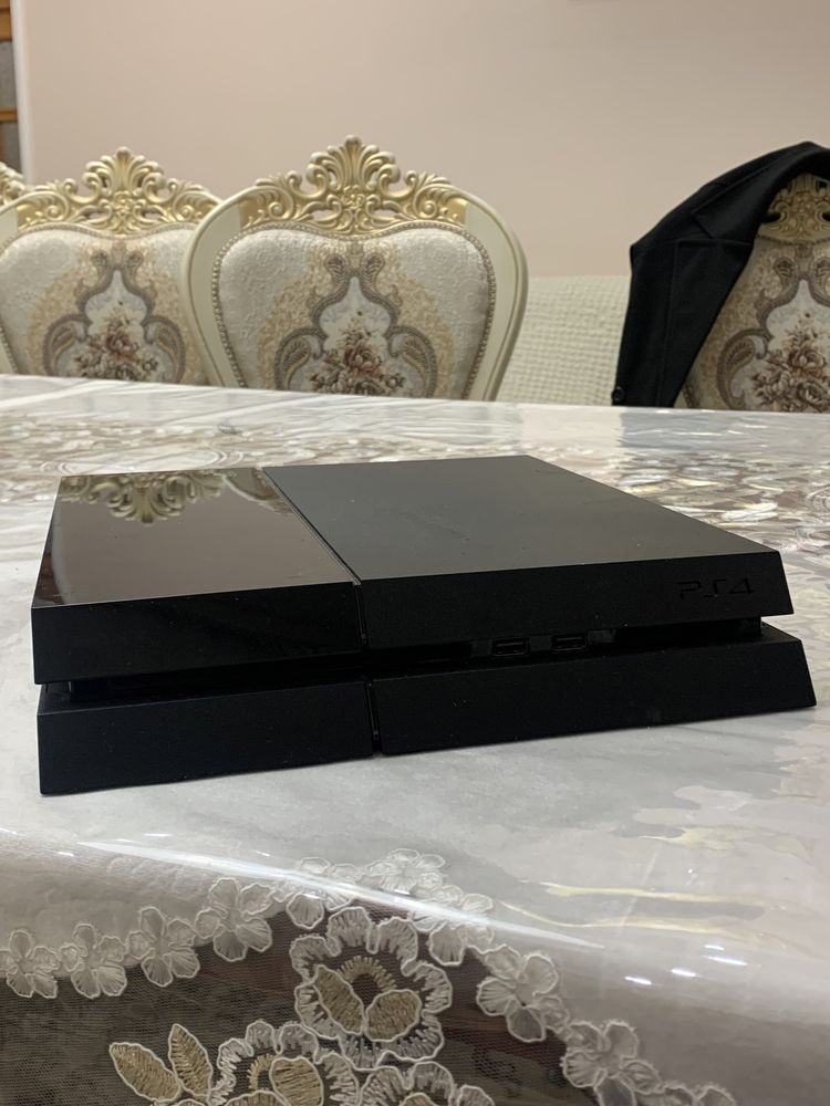 Sony Playstation 4/плейстешн 4 500GB. 2 оригинальных джостика