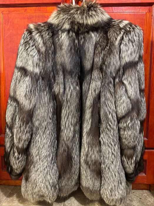 Кожено палто от естествен косъм сребърна лисица