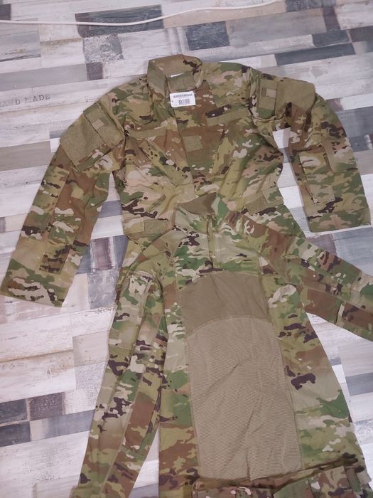 Vând  mai multe compleuri