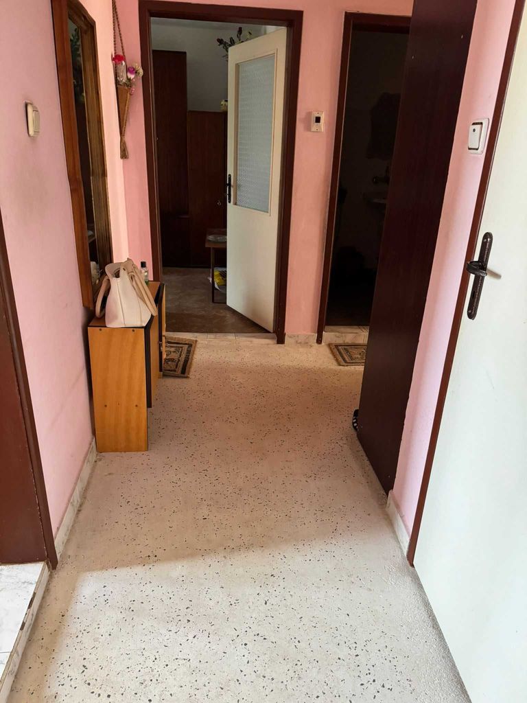 Продава се Тристаен апартамент в Стара Загора, Център - 74 кв.м за 845 €/кв.м - Снимка #1