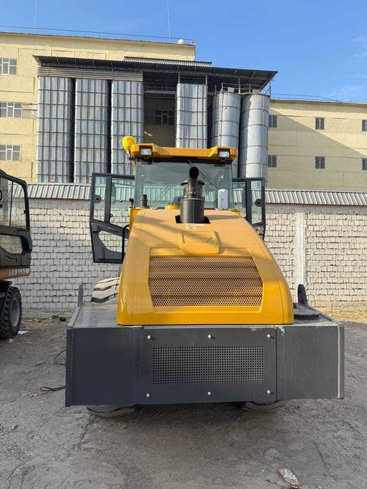 Одновальцовый грунтовый вибро-каток XCMG XS163H - автомат