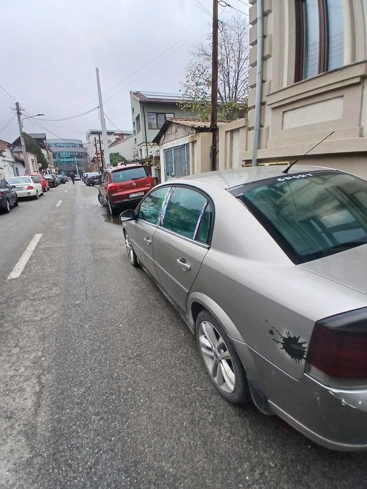 Vand opel vectra c din anul 2003 cu un motor de 2.2 diesel