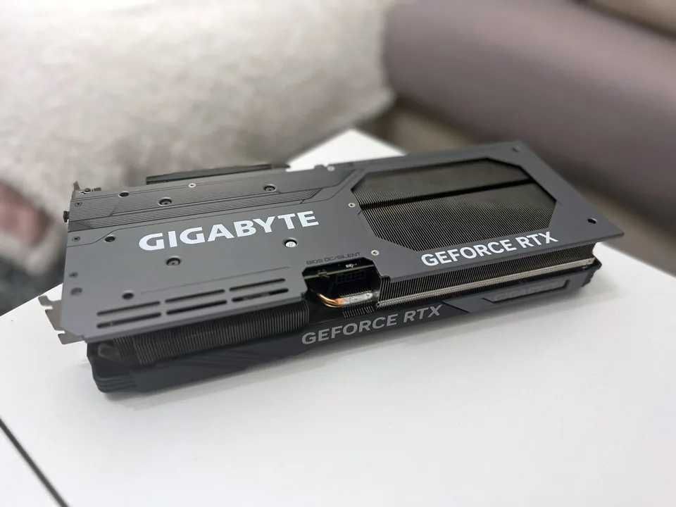Гаранция! RTX 4070ti GIGABYTE Windforce OC 12GB GDDR6X Nvidia GeForce
