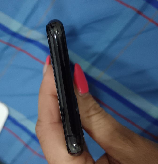 IPhone 11 pro запазен + протектори