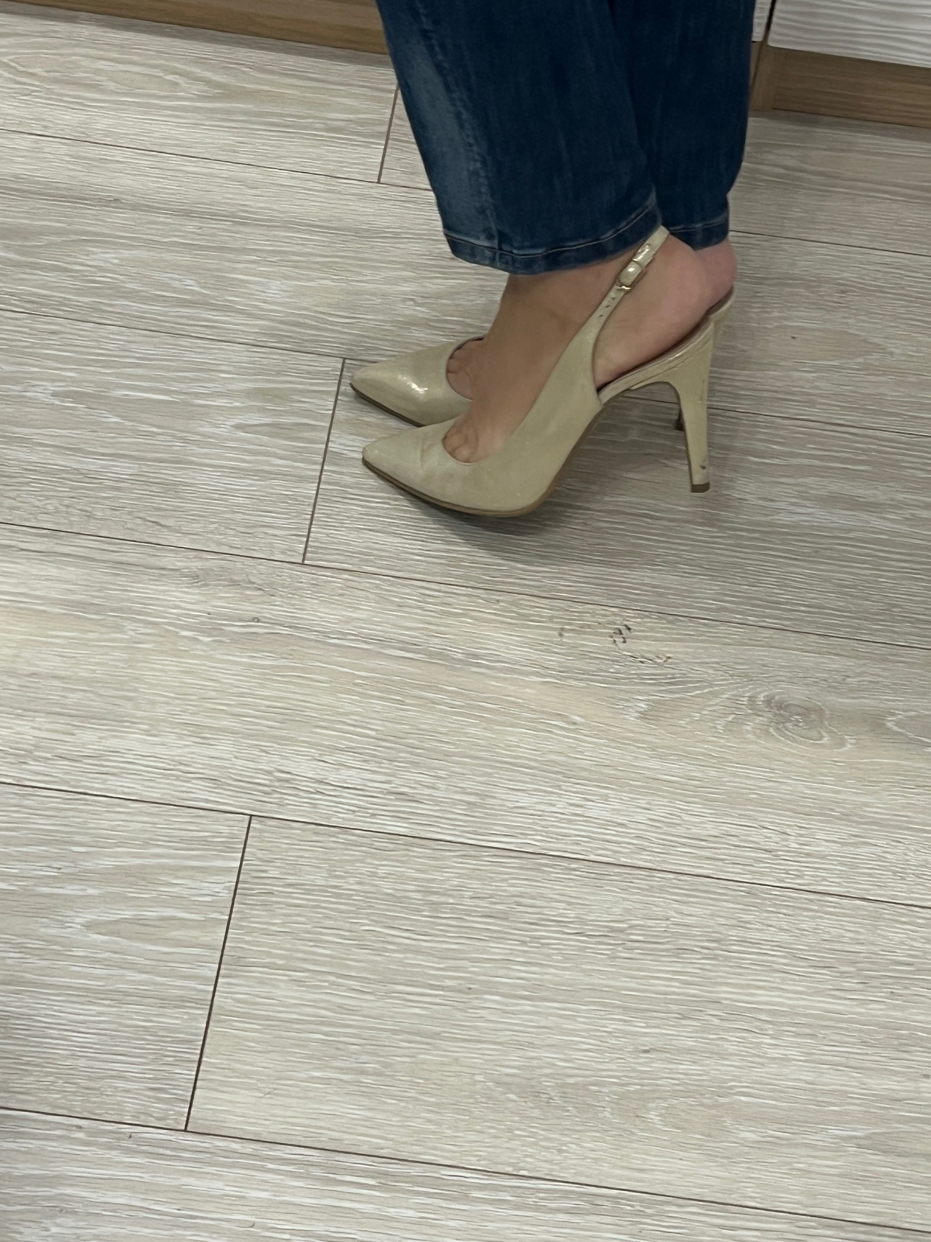 Pantofi stiletto piele mar 39 si cluch asortat
