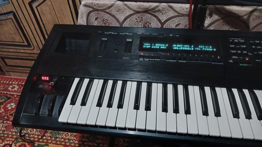 Ensoniq ts 10 sotiladi