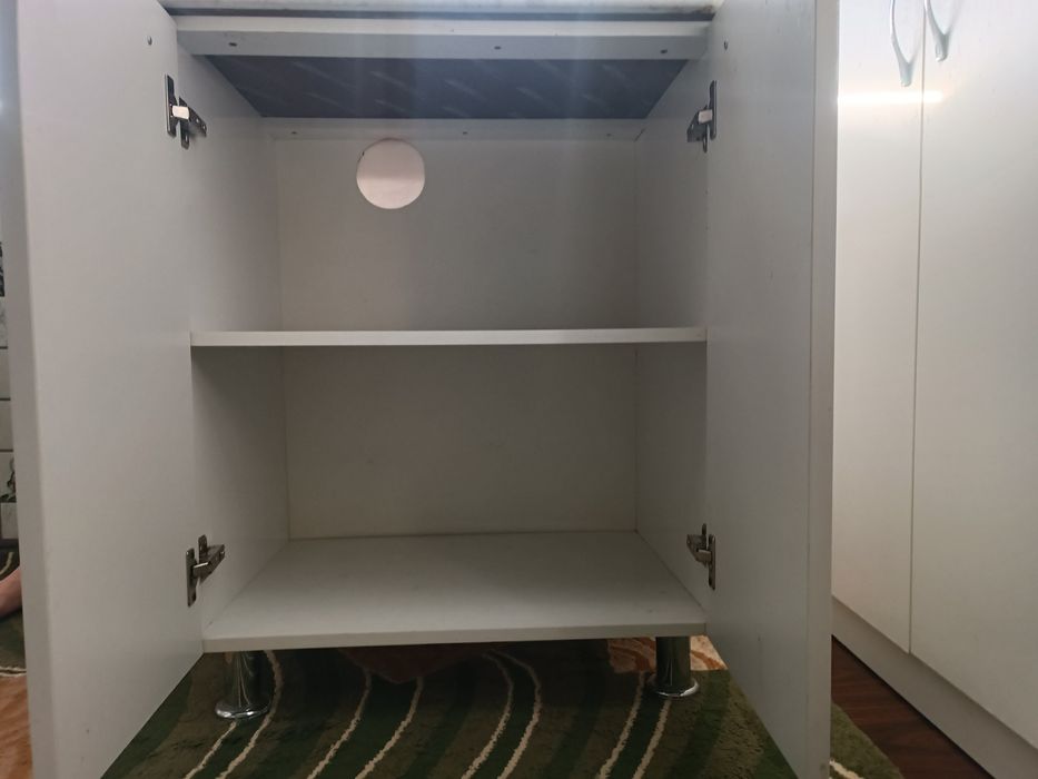 Кухонный шкаф сатылады , состояние тап таза, кырылмаган 300мын сум,