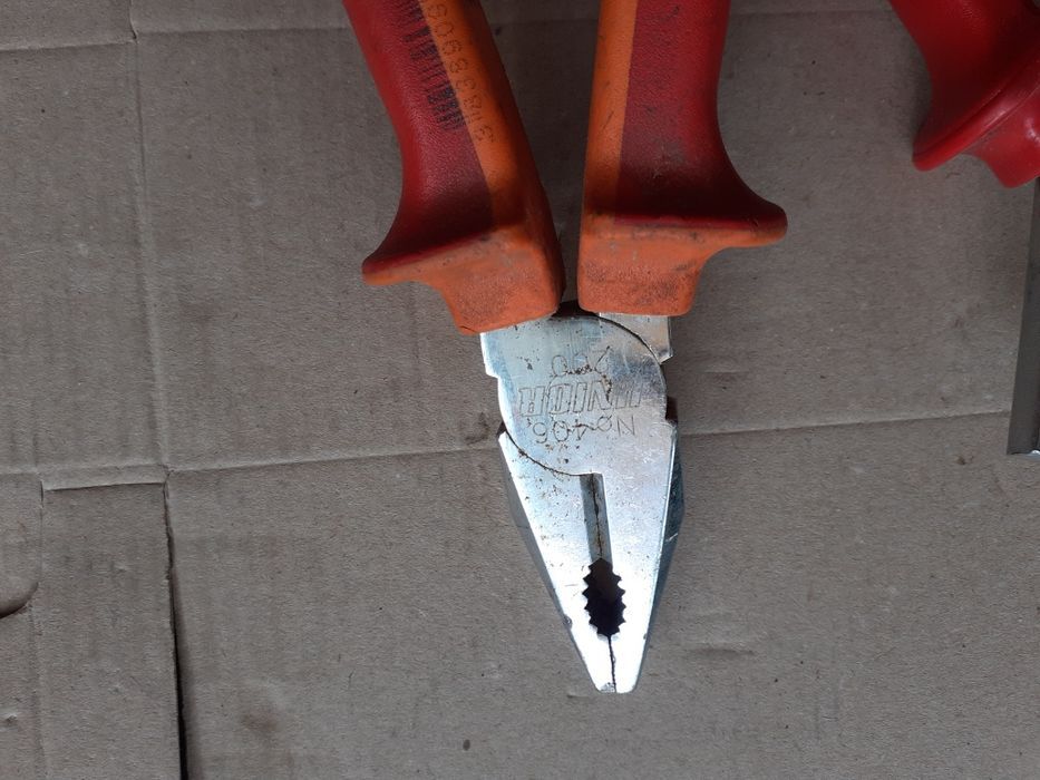 Cleștei Patent și Clește Dezizolat Unior 1000v italia