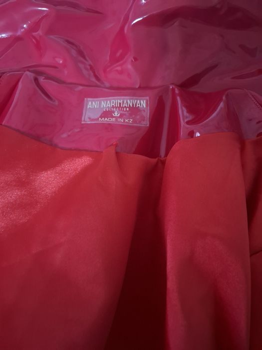 Красная лакированная куртка 42-44-46