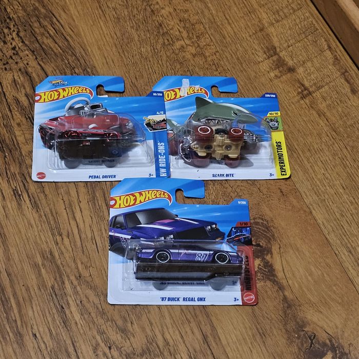 Hot Wheels Ferarry  и TH.