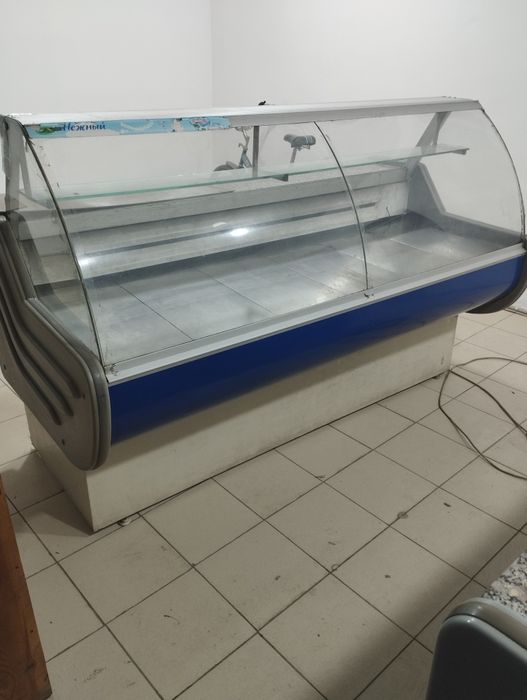 Продам витринный ходильник