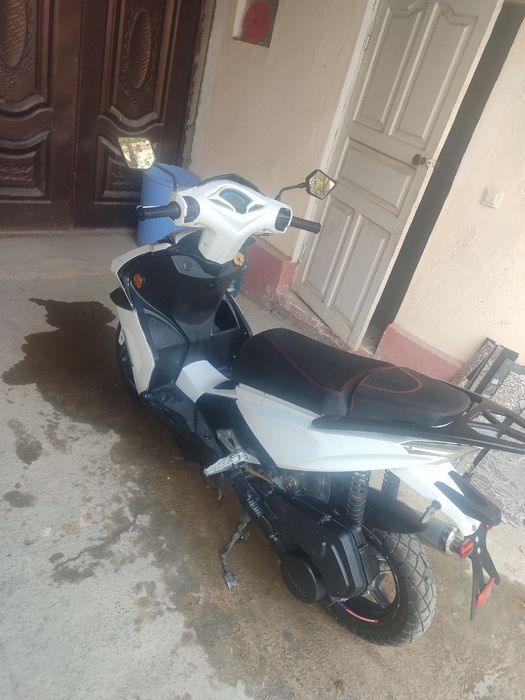 Skuter sotiladi etaloya R1 150 kub benzinlik