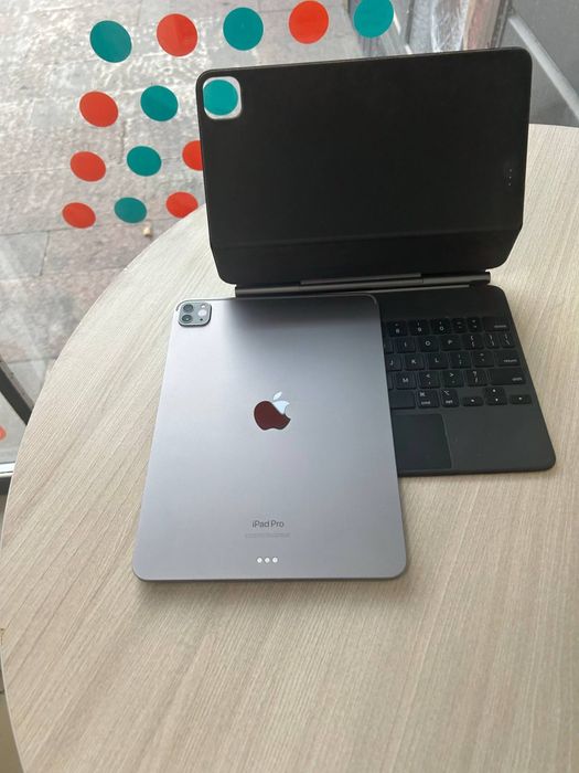 iPad Pro 11” M2 (2022) • 128GB Wi-Fi • Идеал + клавиатура