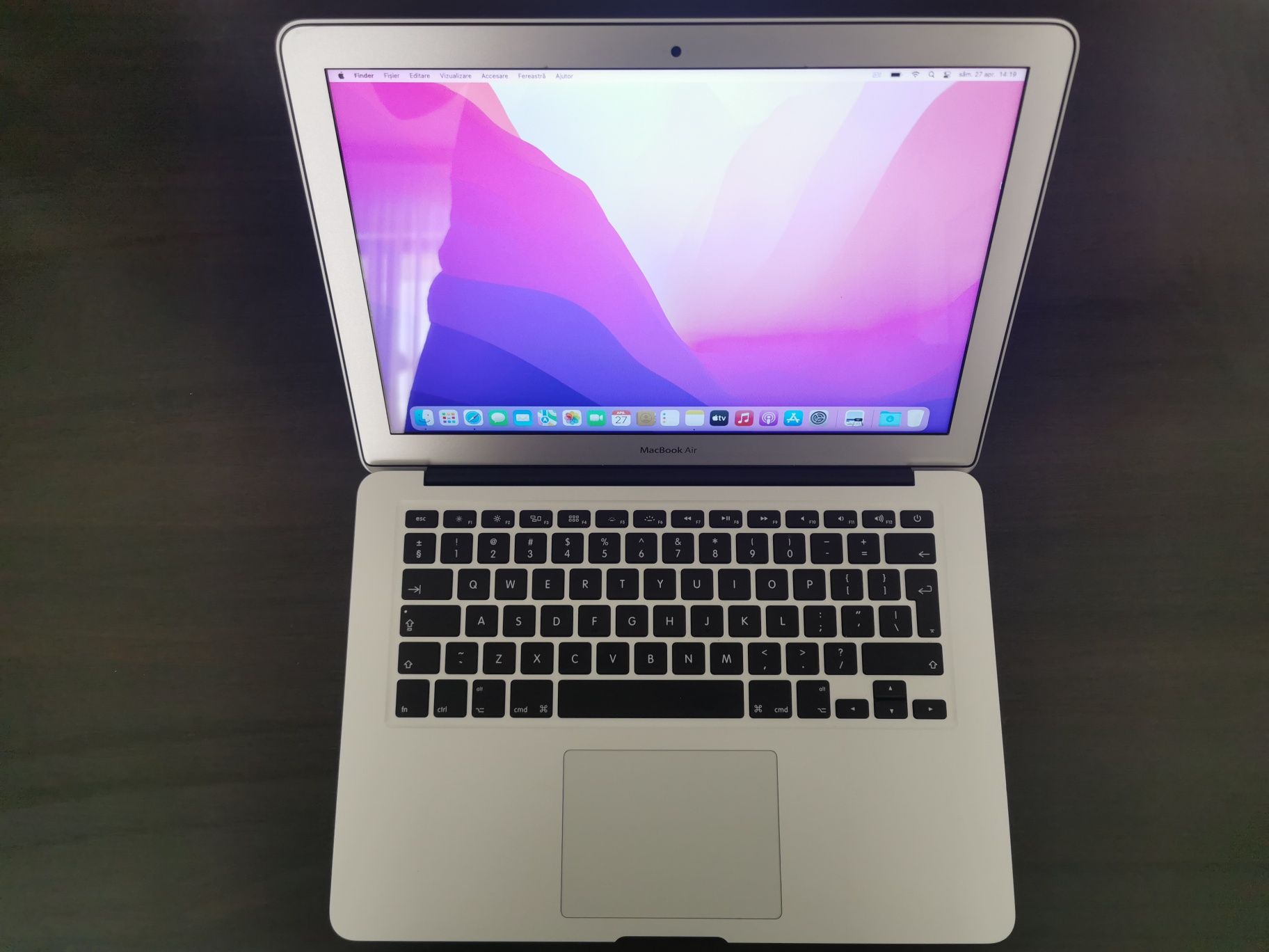 Vând MacBook Air model 2017