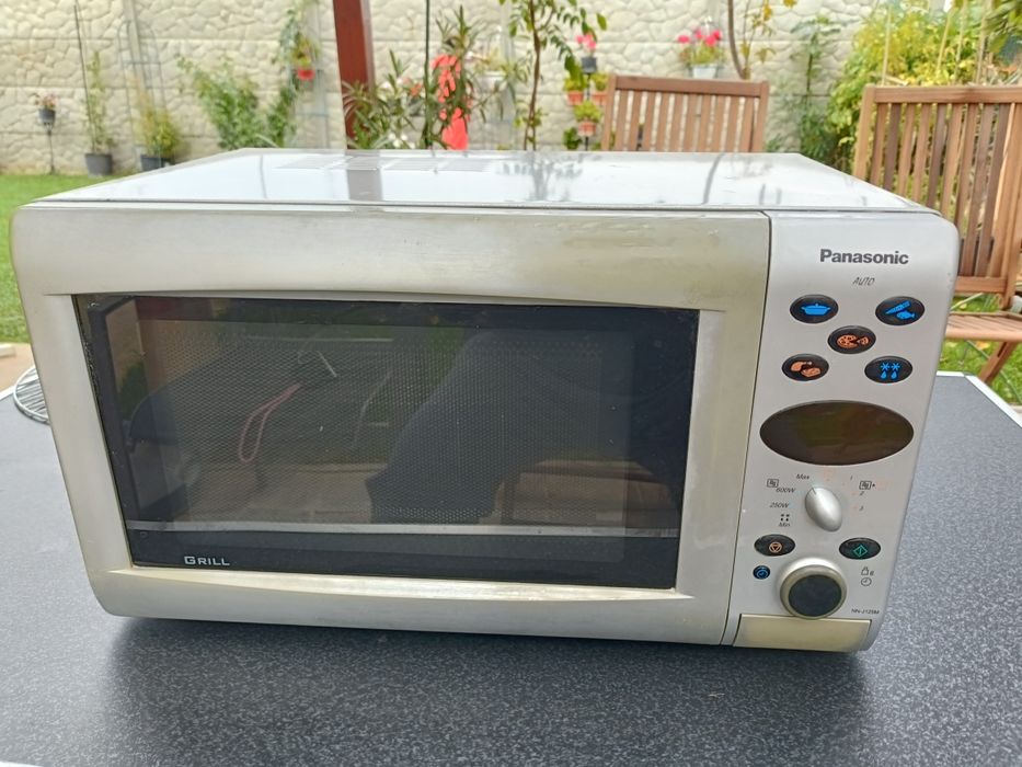 Cuptor cu microunde Panasonic 800w cu grill digital