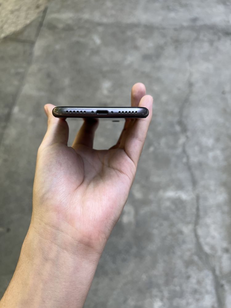 iPhone 8 64 gb kar dak yok ekran aybi