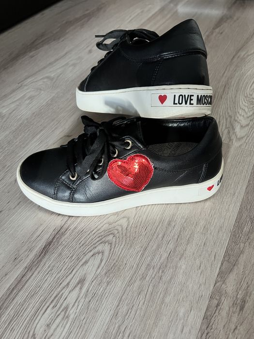 LoveMoschino  stare foarte buna