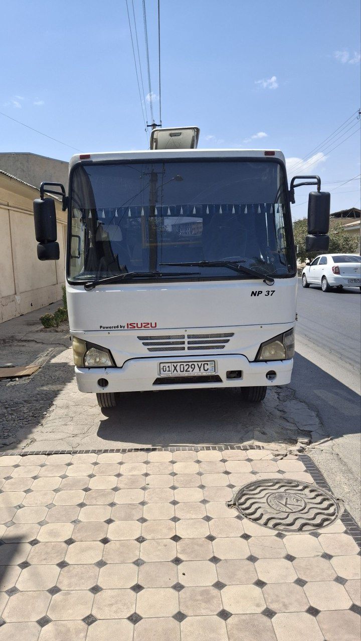 isuzu avtobus 2012 yil