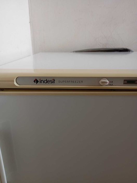 Фризер  INDESIT с чекмеджета