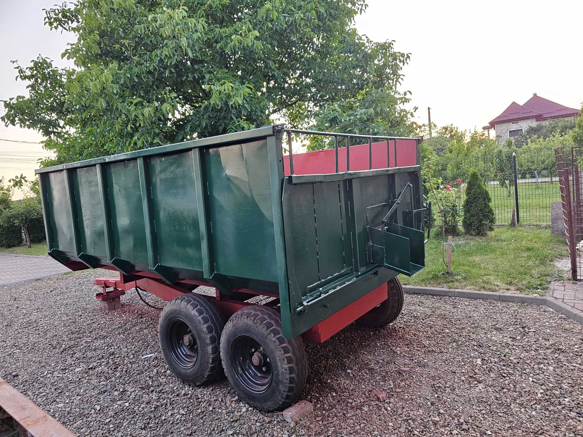 Remorca agricola basculabila.
