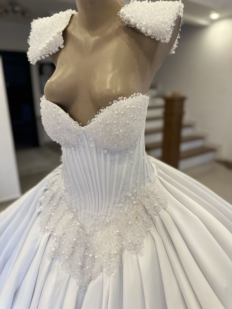 Rochie de mireasa cu corset ajustabil