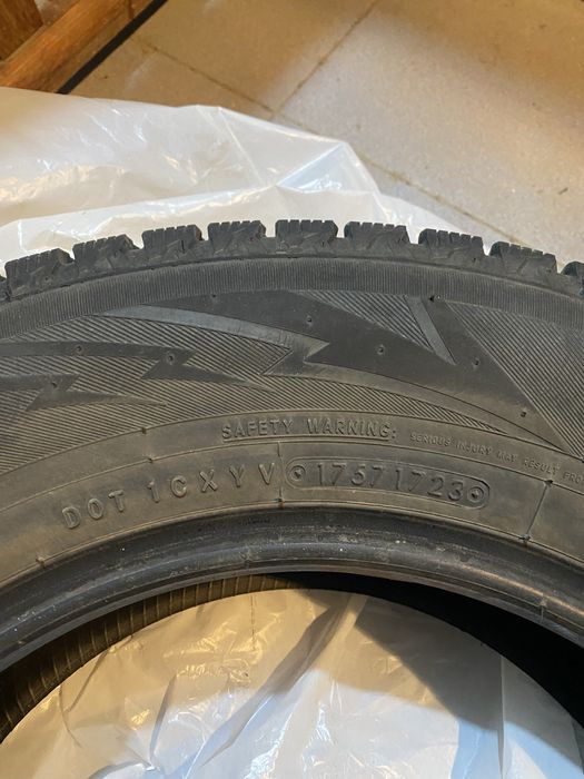Toyo Observe GSi-6 SUV 215/70 R16 100H без шипов