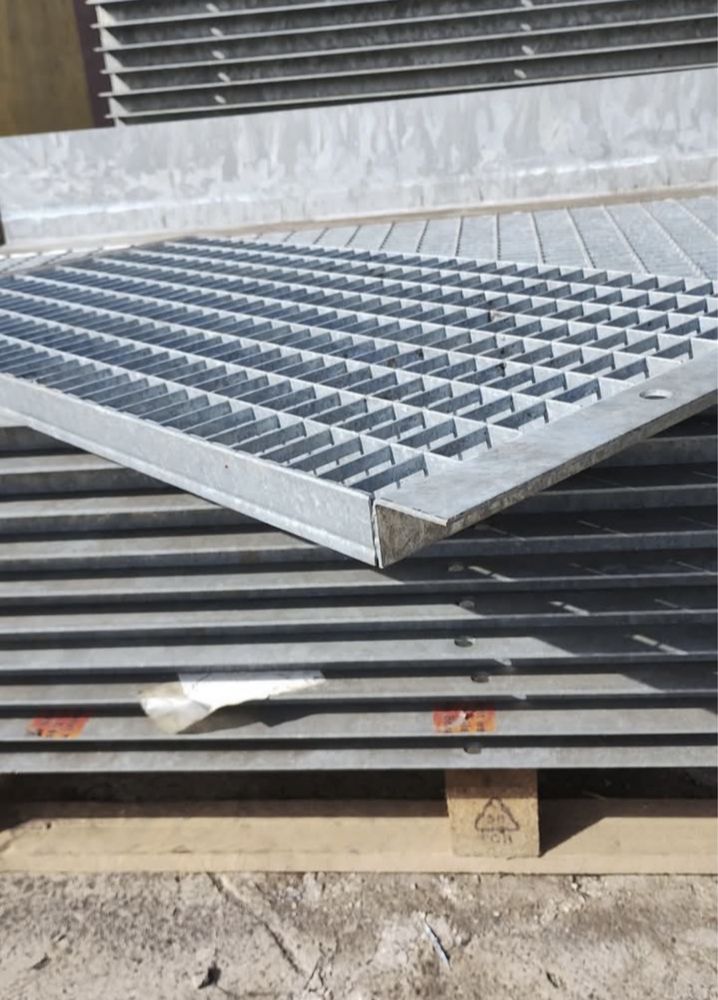 Vand trepte zincate galvanizate