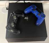 PS4 PRO 1 TB  cu doua manete