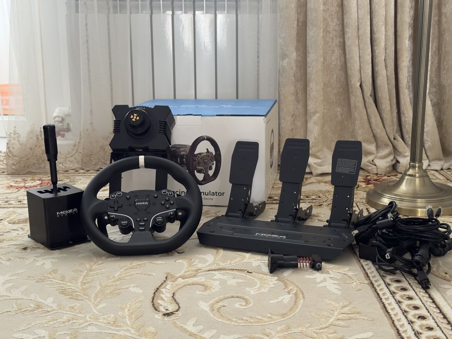 Игровой руль Moza r 5, 3 педали + шифтер идеальное состояние