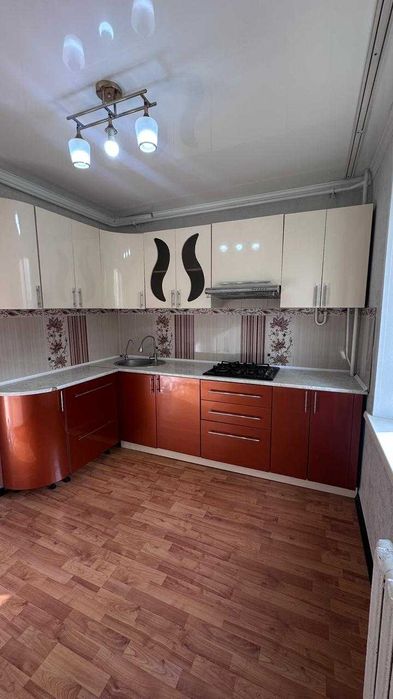 Продаю 2 комнатную квартиру рядом с Вектором 19 мкрн