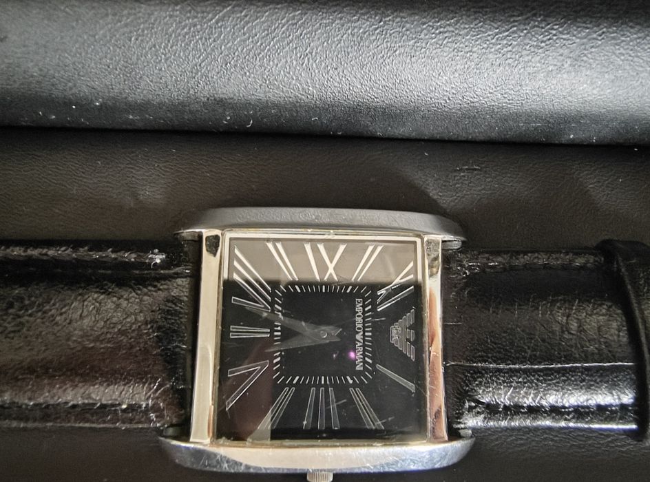 Часовник Enporio Armani