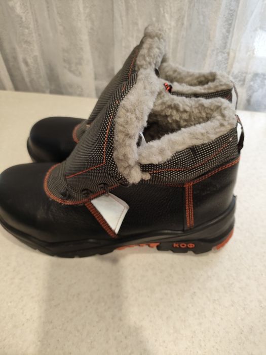 Рабочие ботинки 44 размера.