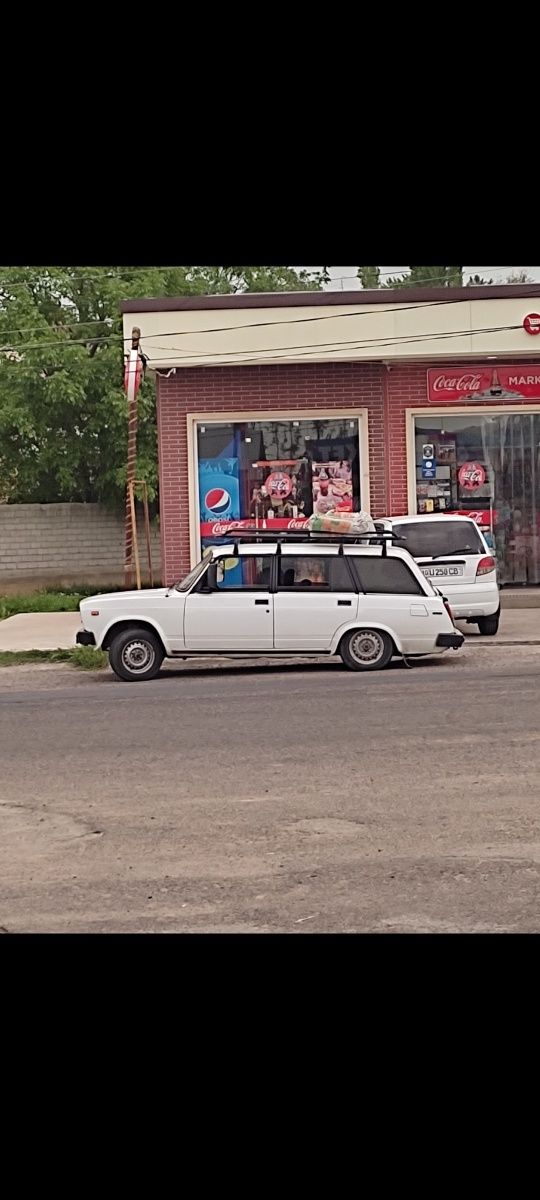 Vaz 2104 sotiladi
