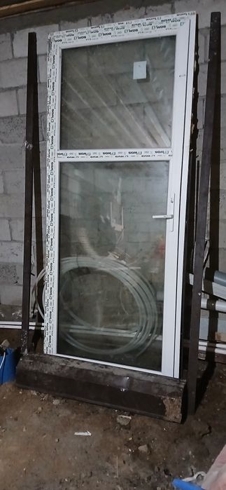 Дверь входная почти новая