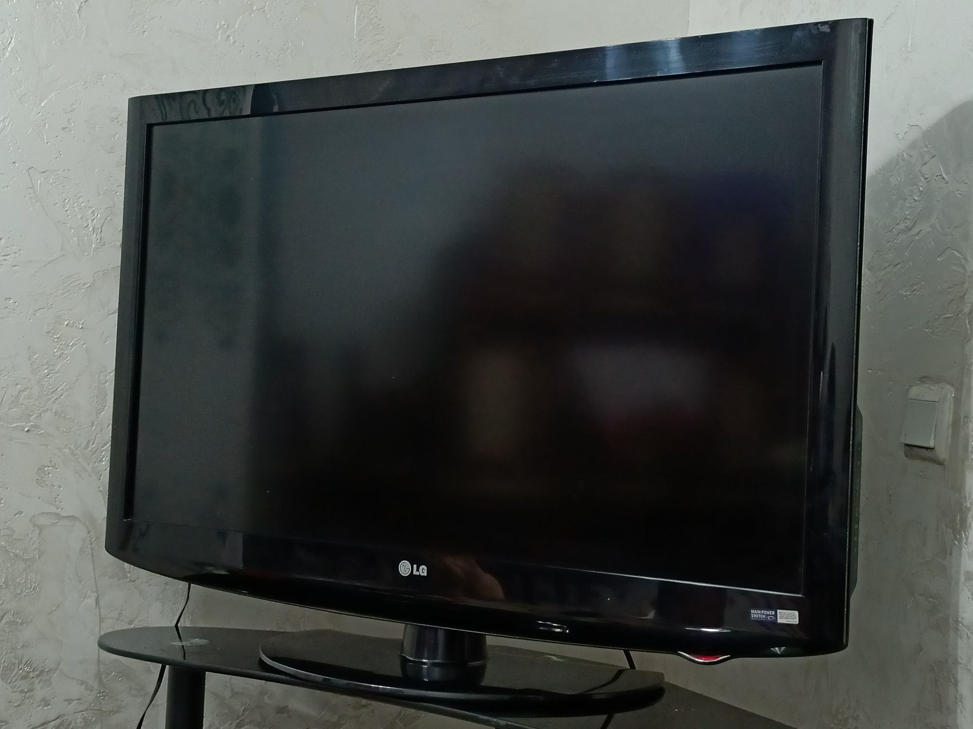 Большой ЖК телевизор LG hd +smart приставка