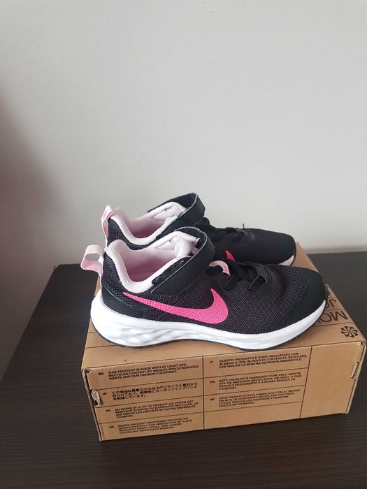 Чисто нови маратонки Nike revolution 6