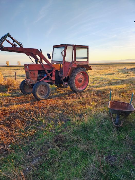 Vind tractor U650 cu încărcător