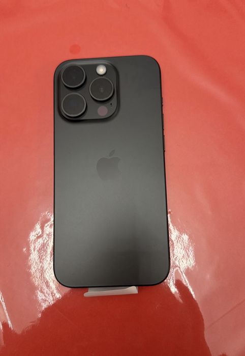 Vand iphone 15 pro nou