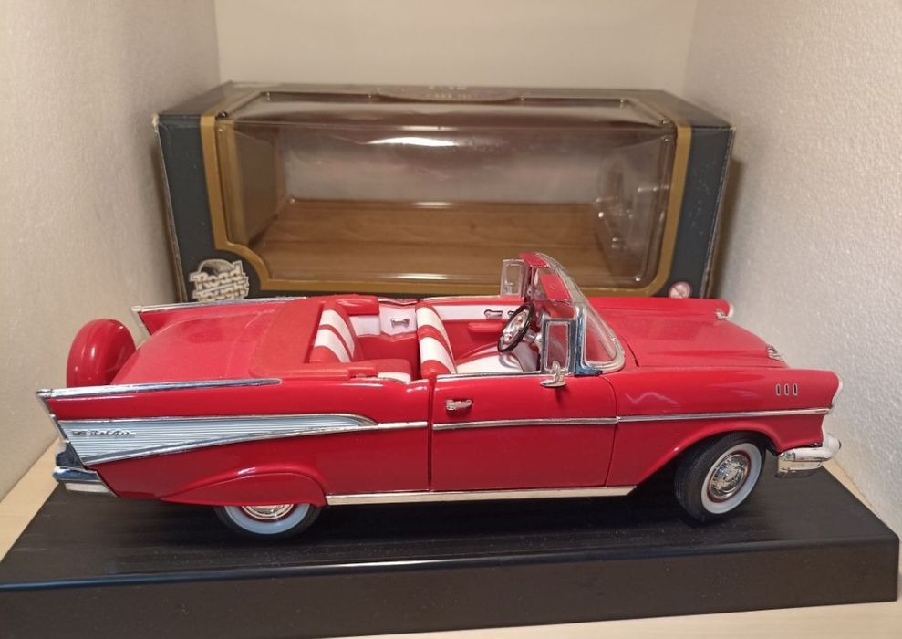 Chevrolet Bel Air 1957
Scara 1:18
Producător Road Tough 
Material meta