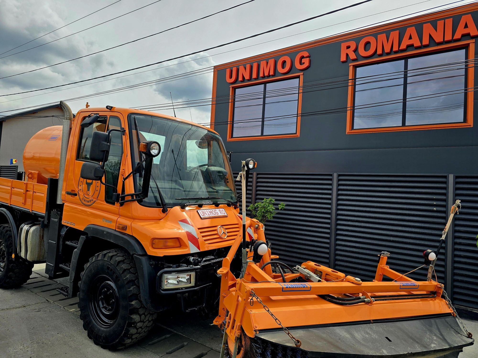 UNIMOG CU Perie si Bazin apa U300 U400 U500