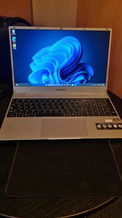 Medion 15.6" Ryzen 5 / 8GB RAM / 512GB SSD / Windows 11