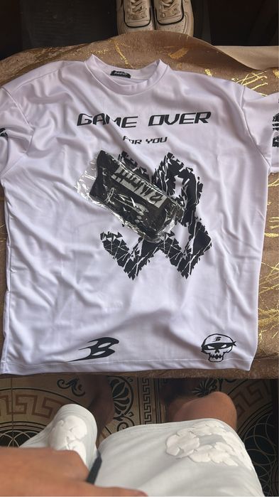 Търсия бартер за тениска на луда по възможност да е С може и М размер