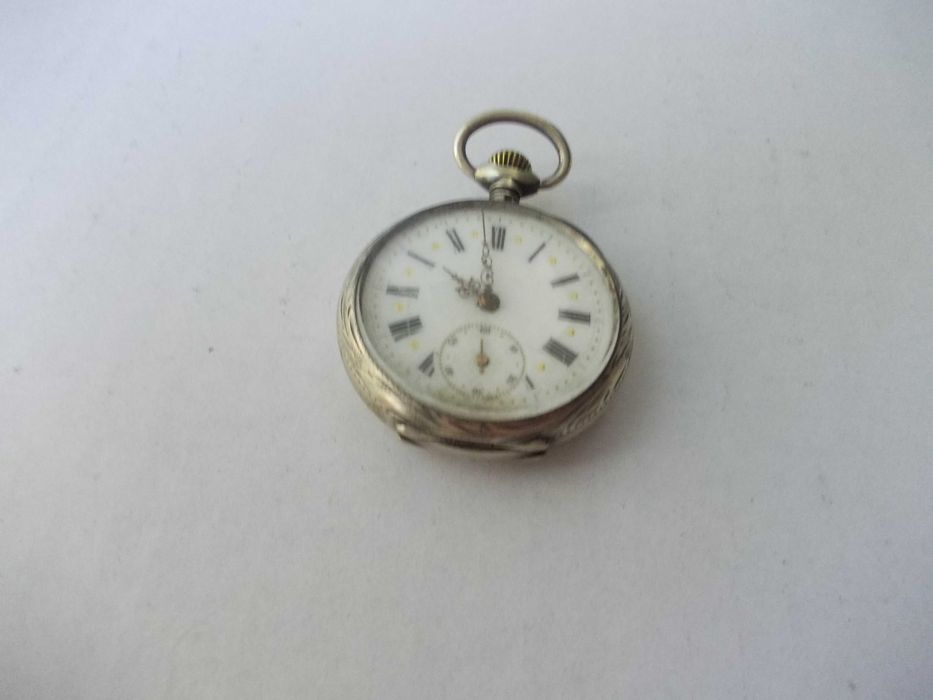 Ceas vechi de buzunar defect din argint F