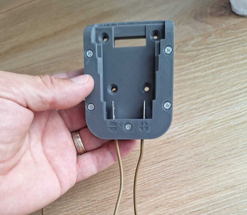 Adaptor Dewalt simplu cu 2 pini si fire incluse