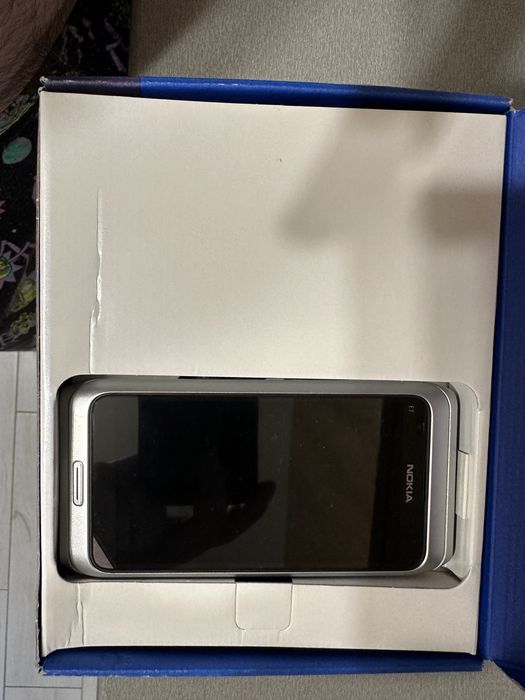 Vând telefon NOKIA E7 - NOU
