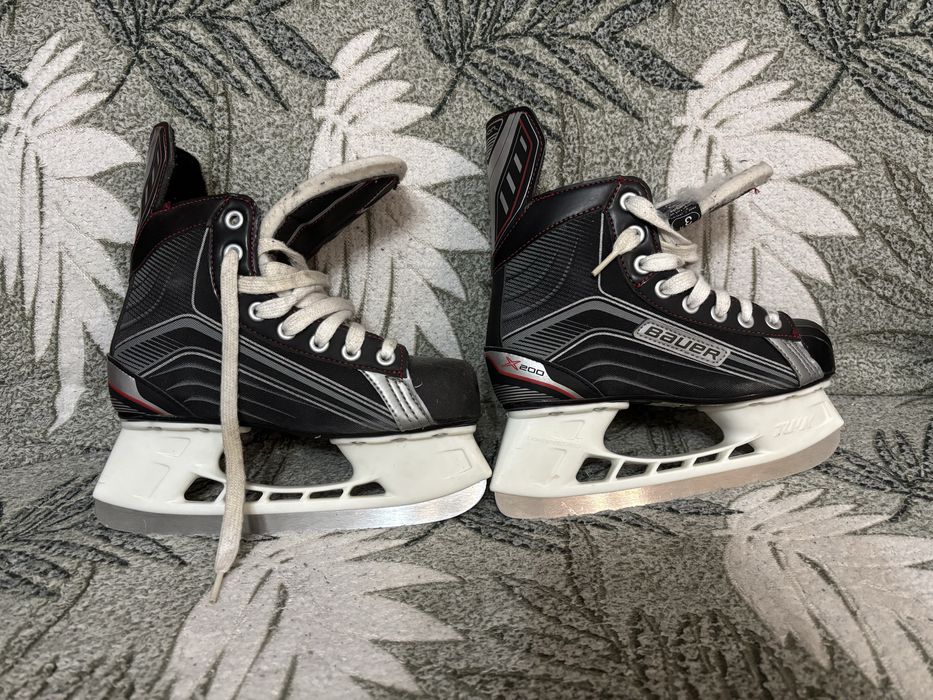 Продам коньки BAUER