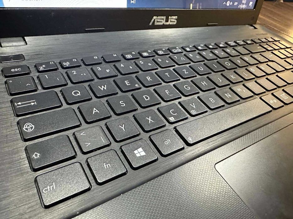 Лаптоп Asus X551C, Intel i3, 500GB, Ram 4GB
