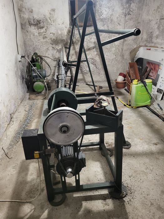 Машина за плетене на оградна мрежа